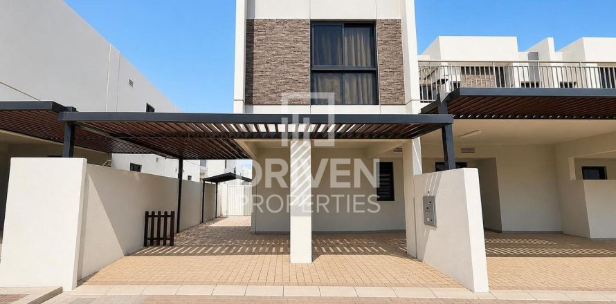 3 bedrooms Townhouse in Dubai, UAE No. 212432