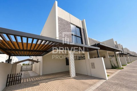 3 bedrooms Townhouse in Dubai, UAE No. 212432 3
