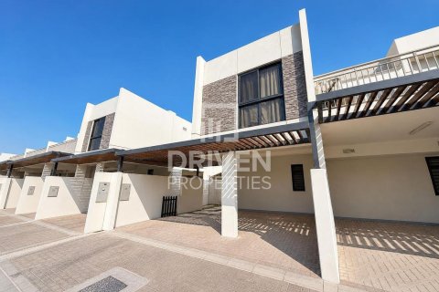 3 bedrooms Townhouse in Dubai, UAE No. 212432 4