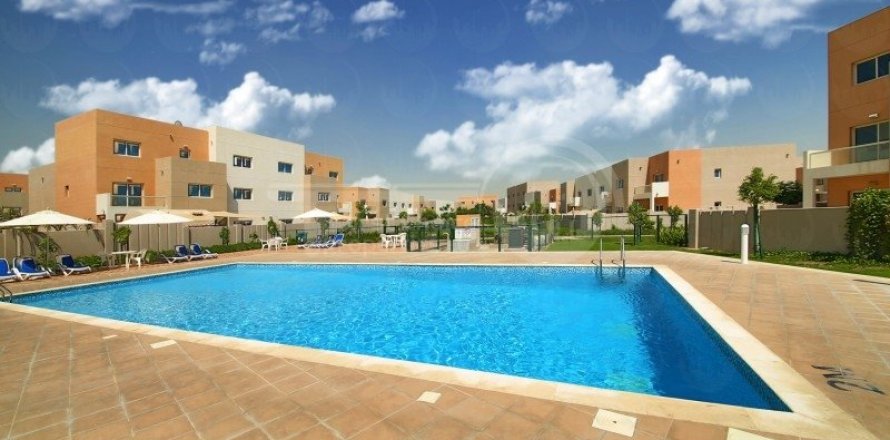Villa de 2 chambres à Abu Dhabi, UAE No. 172368