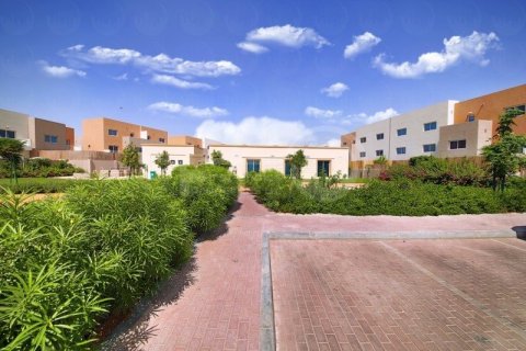 Villa de 2 chambres à Abu Dhabi, UAE No. 172368 4