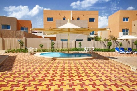 Villa de 2 chambres à Abu Dhabi, UAE No. 172368 17