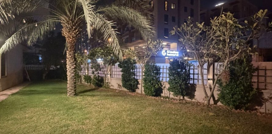 5 bedrooms Villa in Dubai, UAE No. 216406