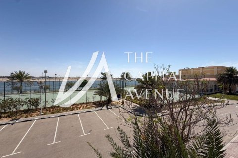 4 bedrooms Villa in Abu Dhabi, UAE No. 213099