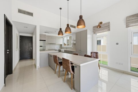 3 bedrooms Villa in Mudon, UAE No. 213067 8