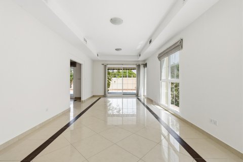 3 bedrooms Villa in Mudon, UAE No. 213067 7