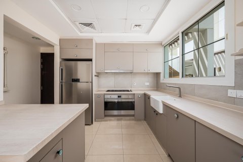 3 bedrooms Villa in Mudon, UAE No. 213067 9