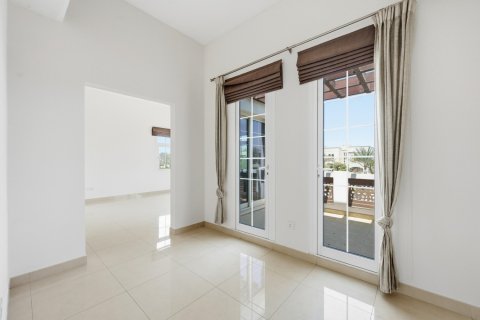 3 bedrooms Villa in Mudon, UAE No. 213067 11