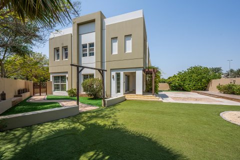 3 bedrooms Villa in Mudon, UAE No. 213067 3