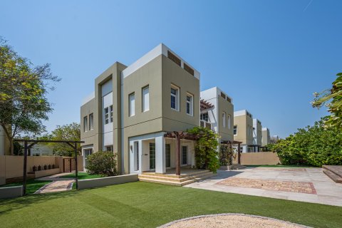 3 bedrooms Villa in Mudon, UAE No. 213067