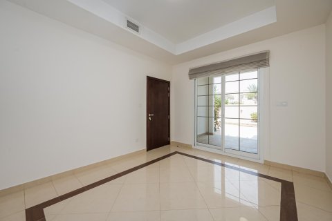 3 bedrooms Villa in Mudon, UAE No. 213067 17