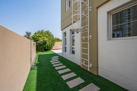 3 bedrooms Villa in Mudon, UAE No. 213067 22