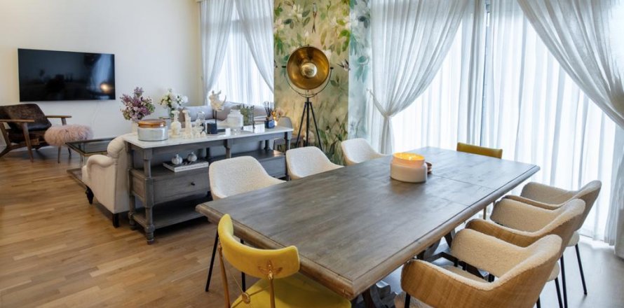 Apartment de 2 dormitorios en City Walk, UAE No. 221734