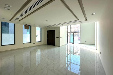 4 bedrooms Villa in Dubai, UAE No. 185079 10