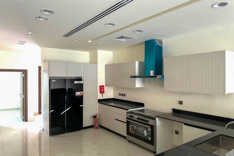 4 bedrooms Villa in Dubai, UAE No. 185079 6