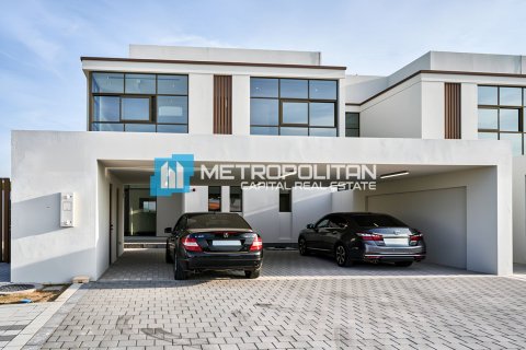 4 bedrooms Townhouse in Abu Dhabi, UAE No. 140758
