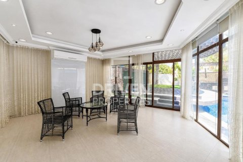 5 bedrooms Villa in Jumeirah Park, UAE No. 211575 10