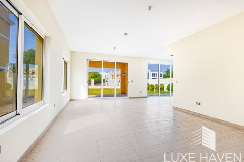 Villa de 4 dormitorios en Legacy Nova Villas, UAE No. 14577 5