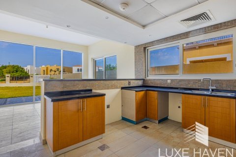 Villa de 4 dormitorios en Legacy Nova Villas, UAE No. 14577 7