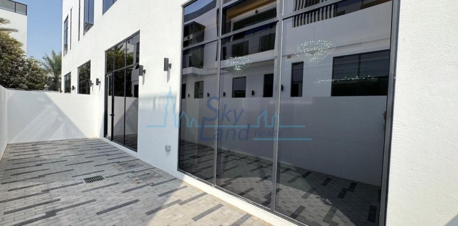 Villa de 6 dormitorios en Jumeirah, UAE No. 125078