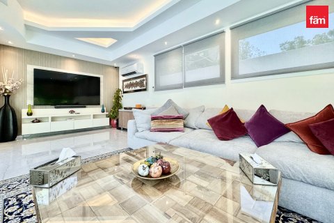 4 bedrooms Villa in Dubai, UAE No. 213433 18