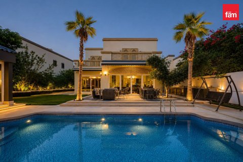 4 bedrooms Villa in Dubai, UAE No. 213433