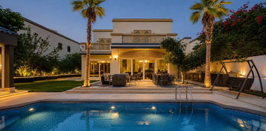 4 bedrooms Villa in Dubai, UAE No. 213433