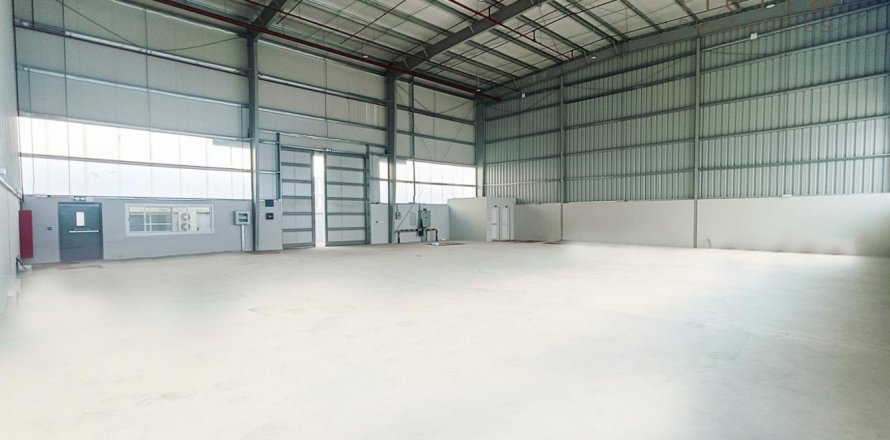 473.8m² Warehouse in Dubai, UAE No. 47613