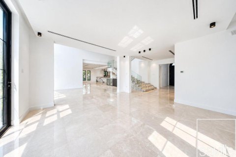 Вилла с 4 спальнями в Jumeirah Islands, ОАЭ №213998 18