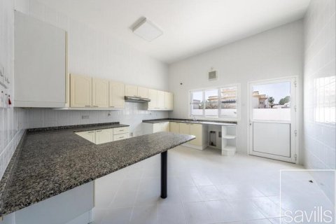 Villa de 4 dormitorios en Umm Suqeim, UAE No. 217403