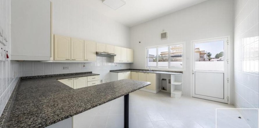 4 bedrooms Villa in Umm Suqeim, UAE No. 217403