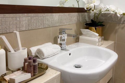 Apartment de 3 dormitorios en Burj Vista, UAE No. 78004 9