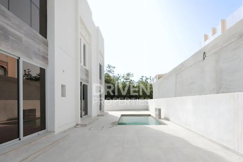 4 bedrooms Villa in Jumeirah, UAE No. 212758 19
