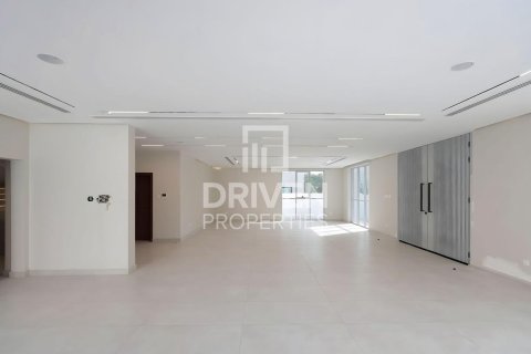 4 bedrooms Villa in Jumeirah, UAE No. 212758 3