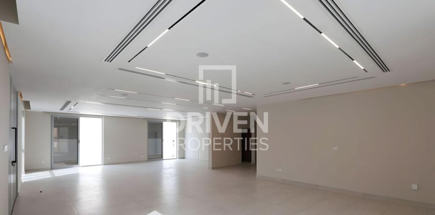 4 bedrooms Villa in Jumeirah, UAE No. 212758