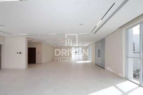 4 bedrooms Villa in Jumeirah, UAE No. 212758 7