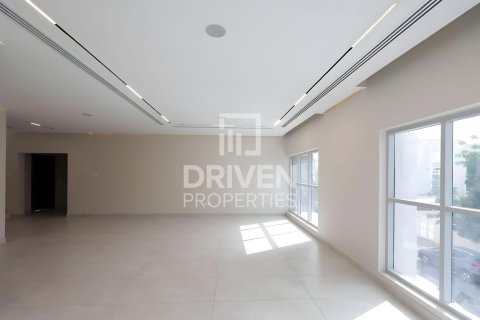 4 bedrooms Villa in Jumeirah, UAE No. 212758 8