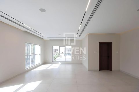 4 bedrooms Villa in Jumeirah, UAE No. 212758 6