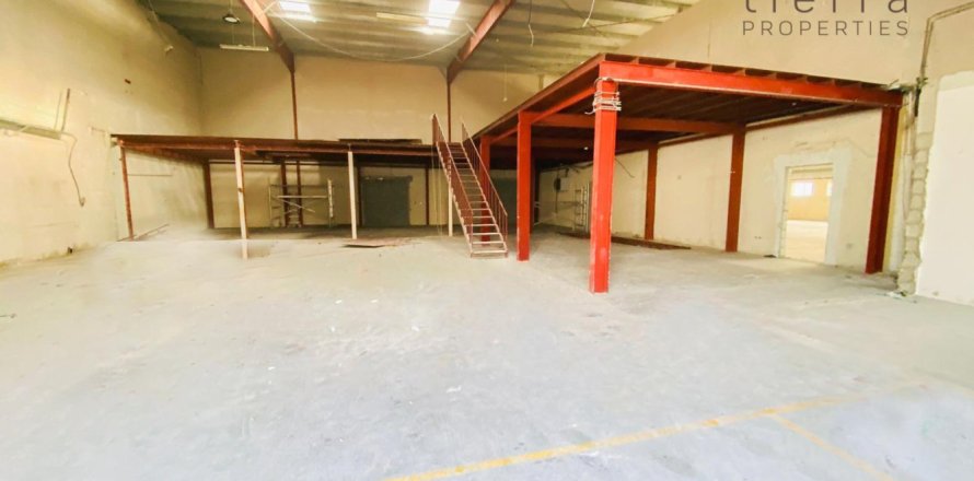 1300.6m² Warehouse in Ras Al Khor, UAE No. 22589