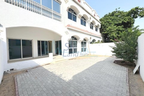 Villa de 4 dormitorios en Umm Suqeim, UAE No. 118029 17