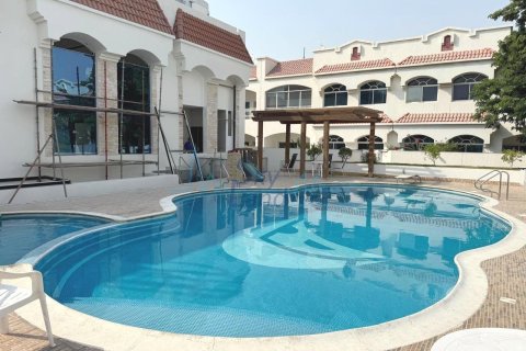 Villa de 4 dormitorios en Umm Suqeim, UAE No. 118029 15