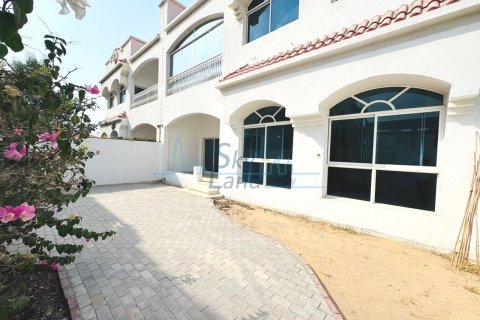 Villa de 4 dormitorios en Umm Suqeim, UAE No. 118029 16
