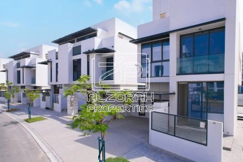5 bedrooms Villa in Hamriyah Free Zone, UAE No. 157226