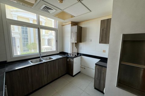 Вилла с 4 спальнями в Халифа-Сити, ОАЭ №37662 21