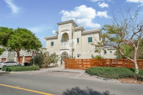 4 bedrooms Villa in North Village, UAE No. 129074