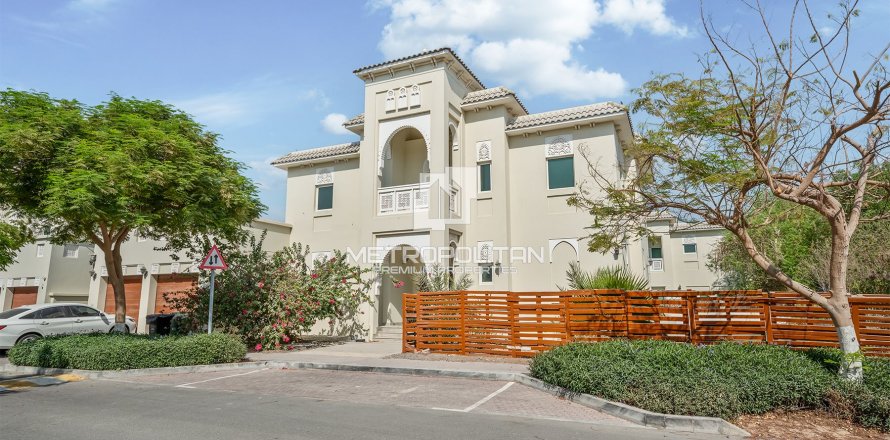 Villa de 4 chambres à North Village, UAE No. 129074
