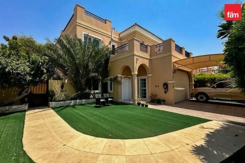5 bedrooms Villa in Dubai, UAE No. 205705