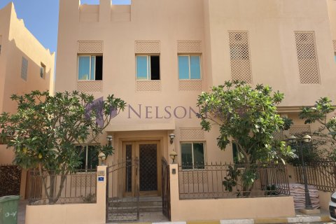 4 bedrooms Villa in Doha, Qatar No. 58250