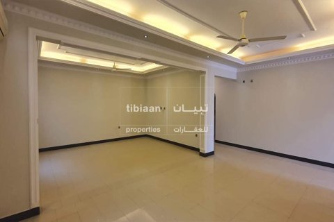 8 bedrooms Villa in As Sib, Oman No. 53311 11