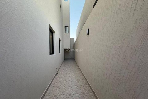 5 bedrooms Apartment in Riyadh, Saudi Arabia No. 99669